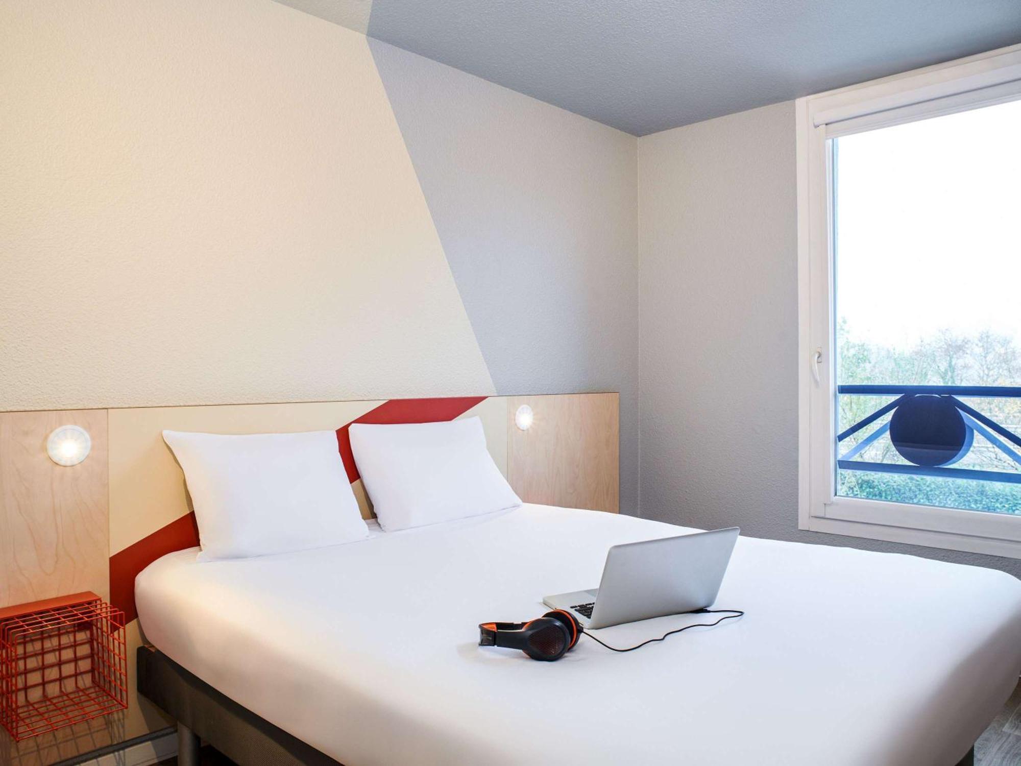 Hotel Ibis Budget Nantes Ouest Atlantis Coueron Екстер'єр фото