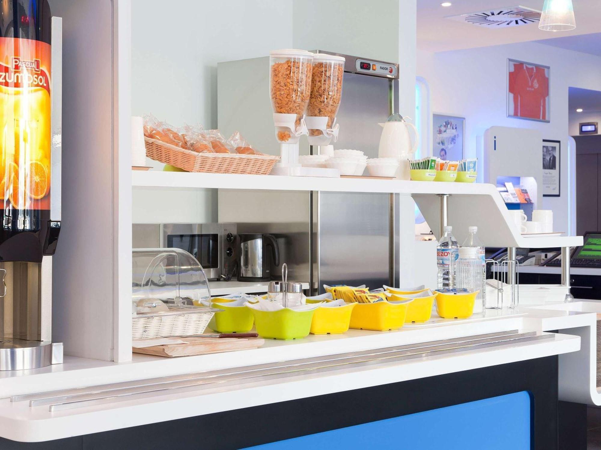 Hotel Ibis Budget Nantes Ouest Atlantis Coueron Екстер'єр фото